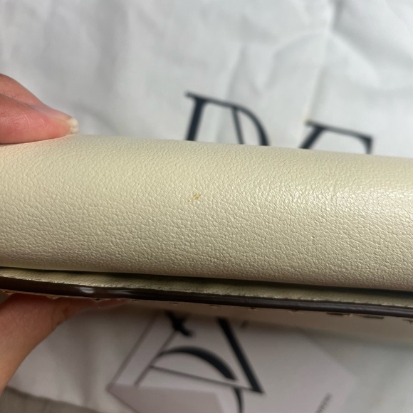 Diane Von Furstenberg Leather Pebble-like Embossed Envelope Clutch, Cream - Picture 5 of 5